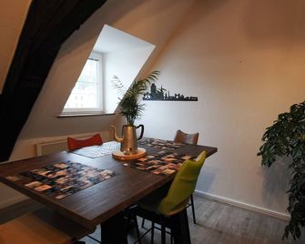 La Thannopee - A Charming Home For Backpackers - Thann - Їдальня