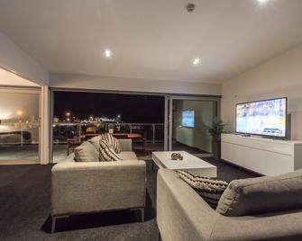 Luxury Waterfront Apartments Picton - Picton - Living room