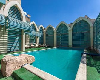 Pyramids Plaza Hotel - Guiza - Piscina