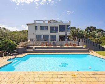 Beachcomber Bay Guest House In South Africa - Margate - Piscina