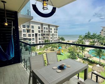 Beachfront getaway : Swimming pools : The best sunsets : Caracol Beach - Chame - Balcón