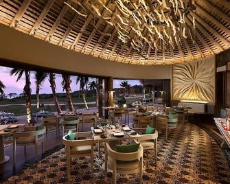 Walking Distance to La Cambuse Beach! Pool, Spa, Beachfront and Free Parking! - Blue bay - Restaurante