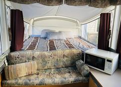 Portable Travel Popup Camper Pet Friendly Ac/Heat - Waconia - Bedroom