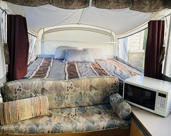 Portable Travel Popup Camper Pet Friendly Ac/Heat - Waconia - Bedroom
