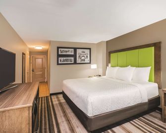 La Quinta Inn & Suites by Wyndham Brooklyn Central - ברוקלין - חדר שינה