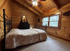 Cozy Cabin - Terra Alta - Bedroom
