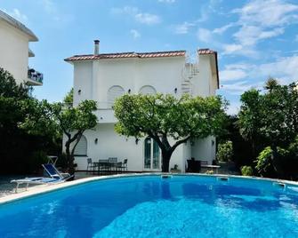 Yourhome - Villa Sorrento - Meta - Bazén