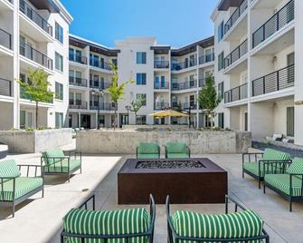 Modern 2-Bed, 2-Bath Retreat in Downtown Salt Lake - Salt Lake City