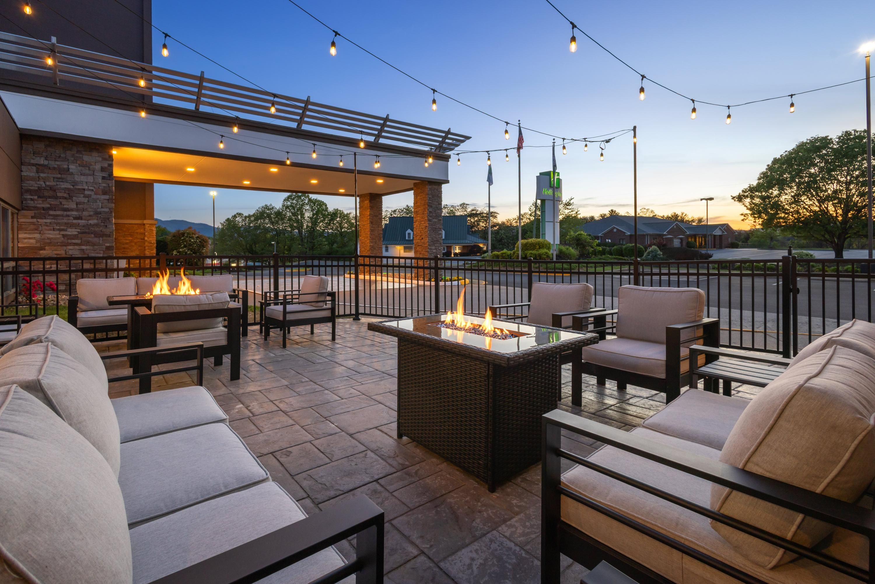 Holiday Inn Roanoke-Tanglewood-Rt 419&i581 By IHG - רואנוק - בניין