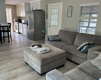 Charming Lake Livingston Home! - Onalaska - Living room