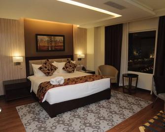 Brentwood Suites - Quezon City - Yatak Odası