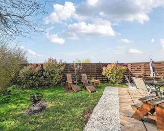 Cosy Escape Heated Luxury pod With hot tub - Sheerness