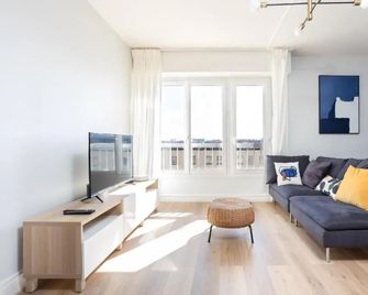 Renovated apartment metro, parking included, near Porte Versaille - Vanves - Living room