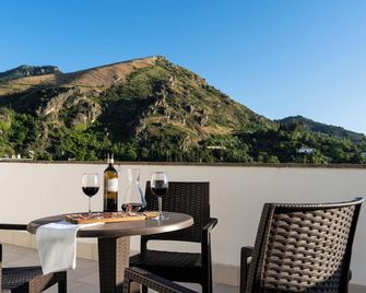 Hotel Ciudad de Cazorla - Cazorla - Balkon