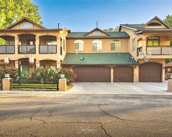 New Build Luxurious Modern Apartment With a Private Garage And a Covered Porch - Lehi - Building