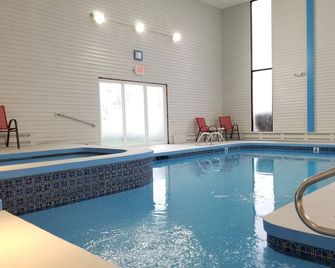 Hampton Village Inn - Hampton - Piscina