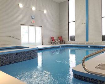 Hampton Village Inn - Hampton - Pool