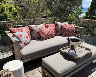 Wombarra Beach House with Ocean views Pet friendly\nSleeps 8 - Wombarra - Balcony