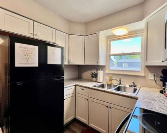 219 Maxwell St - Unit B · A great place to work and stay - Franklin - Kuchyň