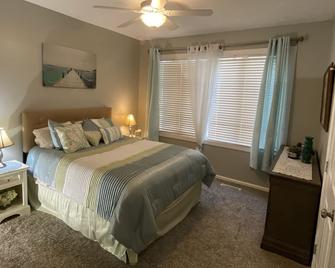 Luxury Keowee Key Condo with 2 en-suites - Salem - Bedroom