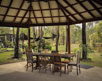 Bethesda Farmstead by Tiny Away - 가튼 - 파티오