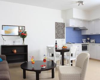 Marismare Apartments - Ayia Napa - Kjøkken