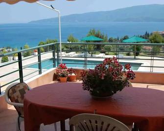 Villa Annabelle with swimming pool and beautiful sea view - Korinth - Balkon