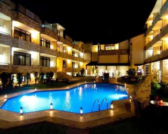 Roca Golf Hotel - Buyumbura - Piscina