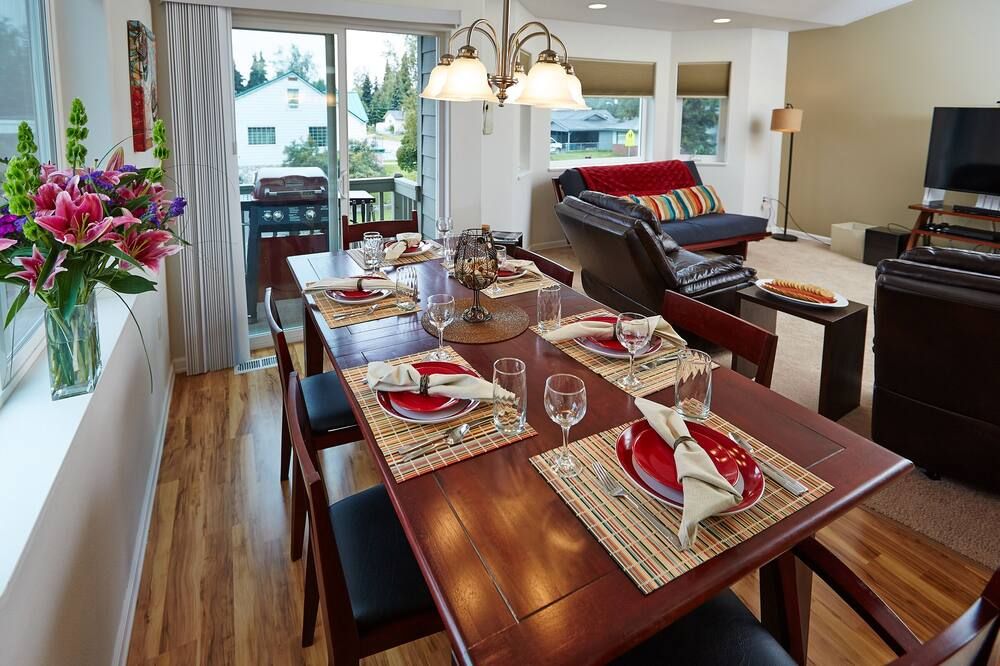 Conveniently Located Near Airport With Access To Everything Alaska Has To Offer! - אנקוראג' - חדר אוכל