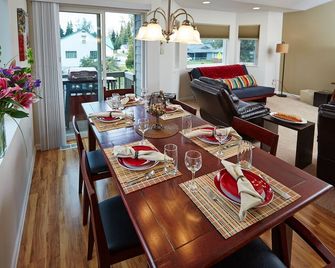 Conveniently Located Near Airport With Access To Everything Alaska Has To Offer! - Anchorage - Comedor