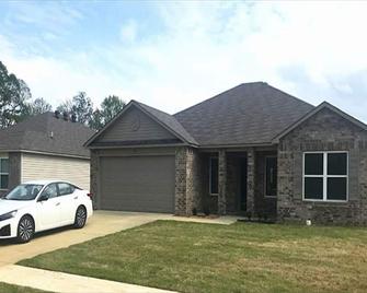 New 4-bedroom pet-friendly house with WiFi and AC in pleasant Cabot - Cabot - Gebouw