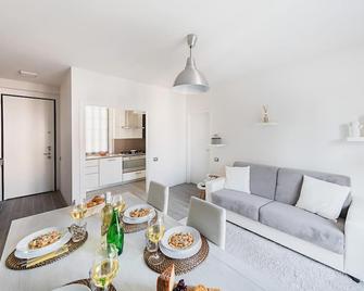 Appartamento Mazzini P1-25 by Wonderful Italy - Sirmione - Comedor