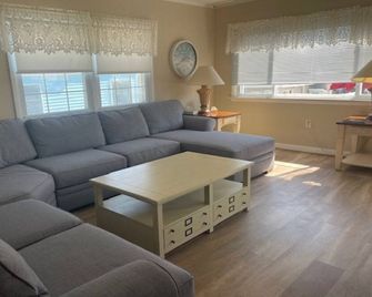 Fantastic Water Views, Bay Beach, Pet Friendly - Long Beach - Sala de estar