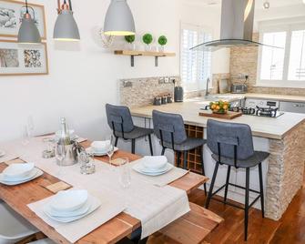 Bay View - Holyhead - Jadalnia