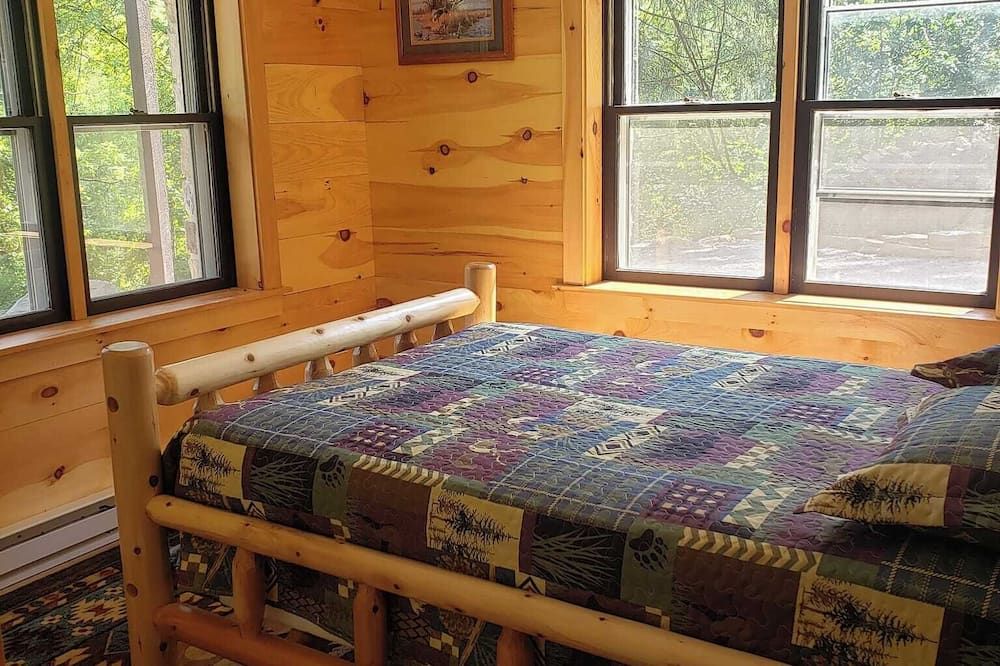 Unplug & reconnect: Cozy Mountain Cabin near Historic Railways