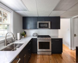 Hot Tub I Heated Pool Open Memorial Day I Game Room I Firepit I Close to Track - Saratoga Springs - Køkken