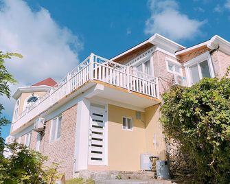 Downtown Luxury Cozy Villa - Garapan - Building