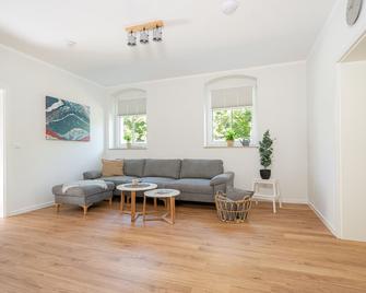 Apartment 1 Fred - Burghof Apartments Hoyerswerda - Hoyerswerda - Wohnzimmer