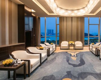 Hualuxe Hotels And Resorts Xiamen Haicang Harbour View - Xiamen - Lounge