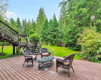 Serenity, Coziness & Family In The Nature - Langley - Patio