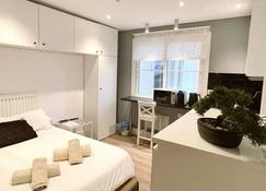 Stylish City Centre Studio - Grand Central House - Gibraltar - Bedroom