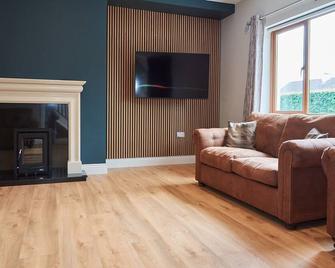 Bedroom 3, triple room sleeps 3, en-suite - Dromod