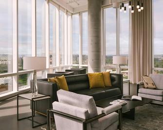 سوندر باي ماريوت بونفوي بيرس بوسطن أبارتمنتس فينواي - بوسطن - غرفة معيشة