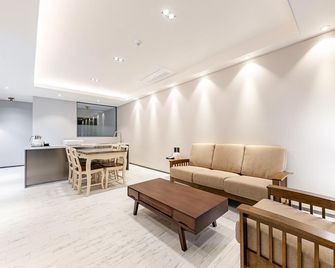 H Avenue Gyeongju Bulkuk temple - גיאונגז'ו - סלון