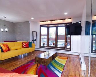 Cheerful & Beautiful 3-Bedroom Ranch - Baldwin - Sala de estar