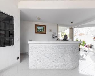 호텔 파르티도르 델 솔 - 틀라야카판 - 프론트 데스크