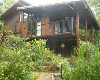 Daintree Holiday Homes - The Folly - Nature Retreat Daintree - Diwan - Edificio