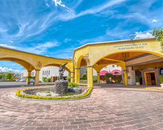 هوليداي إن كيريتارو ثينترو هيستوريكو، آن آي آيتش جي هوتل - كويريتارو - مبنى