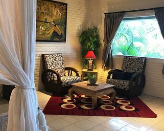 Tauch Terminal Resort Tulamben & Spa - Kubu - Living room