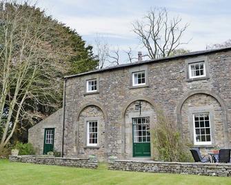 3 bedroom accommodation in Nr. Kirkby Lonsdale - High Bentham - Building